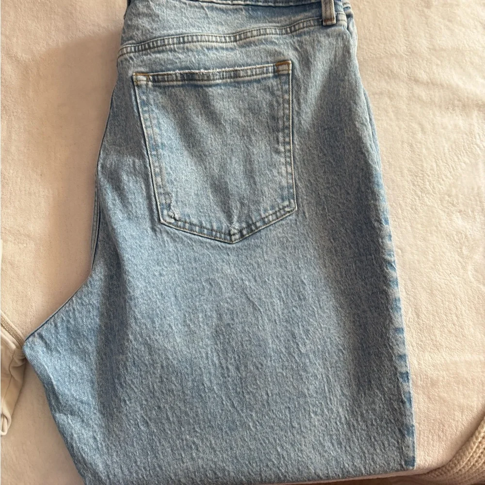 Abercrombie & Fitch Women’s Jeans - Light Blue - Picture 2 of 3